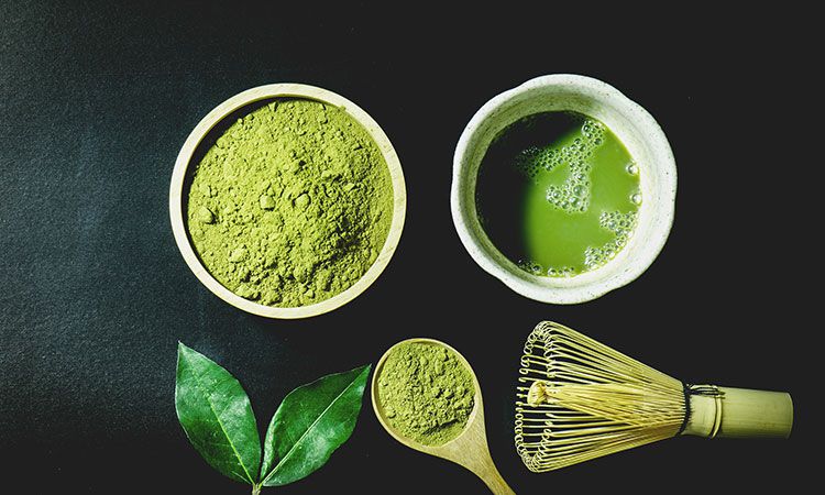 Matcha. Jak działa japońska sproszkowana zielona herbata?