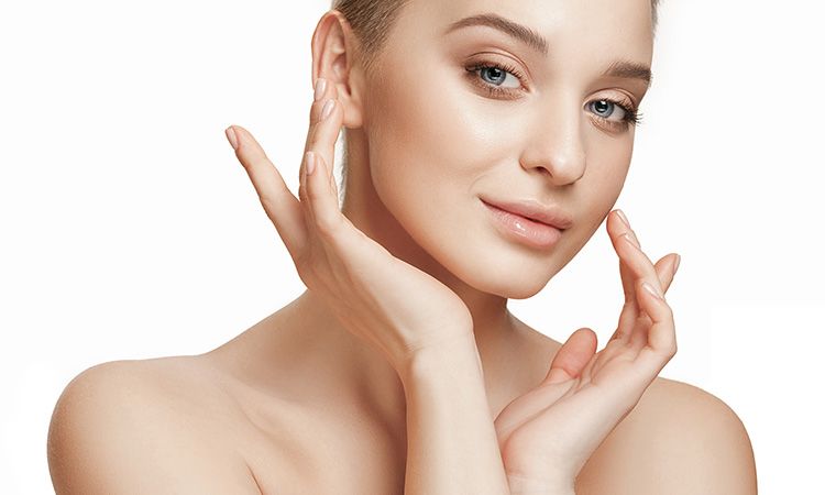 Efekt szklanej cery – glass skin. Jak go uzyskać?