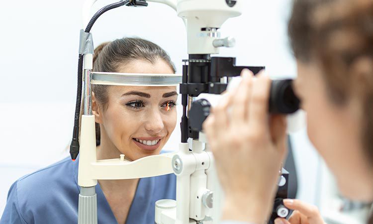 Diagnostyka wzroku. Co powinien zawierać komplet badań?