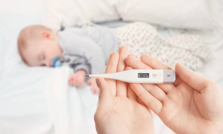 Gorączka u niemowlaka – kiedy staje się niebezpieczna i kiedy udać się do szpitala?