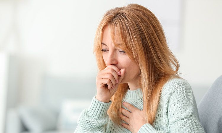 Flegma w gardle. Co jest przyczyną jej powstania i jak się jej pozbyć?