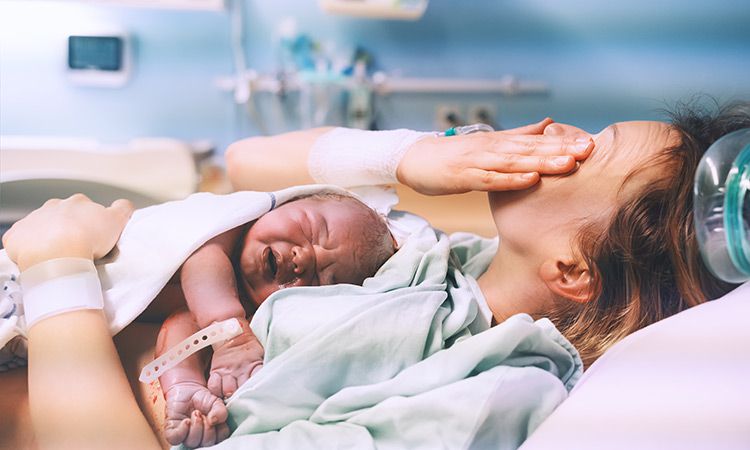 Jak wygląda poród? Poznaj etapy porodu naturalnego